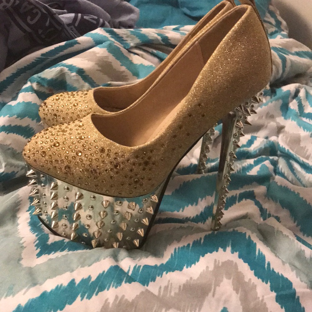 Heels - Picture 2 of 3